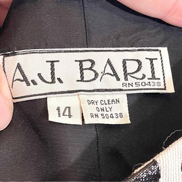 A.J. Bari Women's Vintage Polka Dot Sweetheart Neck Off Shoulder Button-Up 14 - Picture 16 of 16